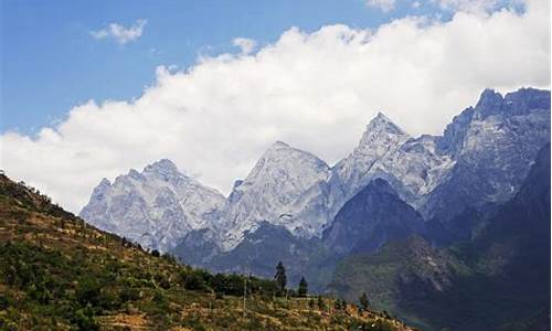 香格里拉旅游攻略景点大全梅里雪山现在有日照金山吗_香格里拉看梅里雪山