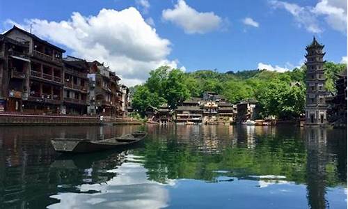 凤凰古城住宿最佳位置-凤凰古城住宿攻略大概多少钱